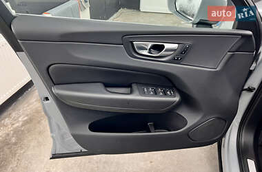Внедорожник / Кроссовер Volvo XC60 2023 в 