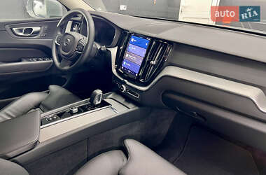 Внедорожник / Кроссовер Volvo XC60 2023 в 