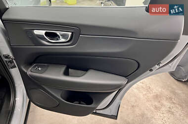 Внедорожник / Кроссовер Volvo XC60 2023 в 
