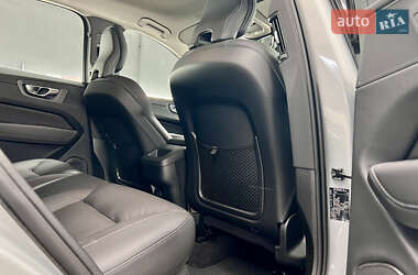 Внедорожник / Кроссовер Volvo XC60 2023 в 