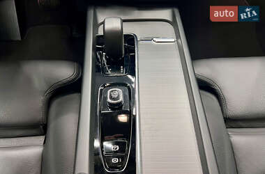 Внедорожник / Кроссовер Volvo XC60 2023 в 