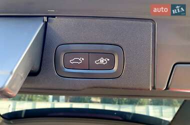 Внедорожник / Кроссовер Volvo XC60 2019 в 