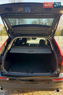 Внедорожник / Кроссовер Volvo XC60 2019 в 