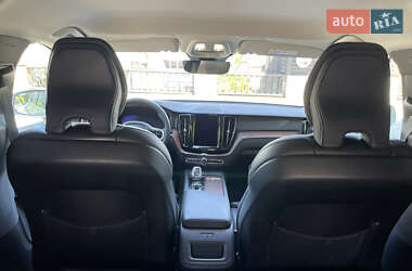 Внедорожник / Кроссовер Volvo XC60 2023 в 