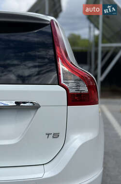 Внедорожник / Кроссовер Volvo XC60 2015 в 