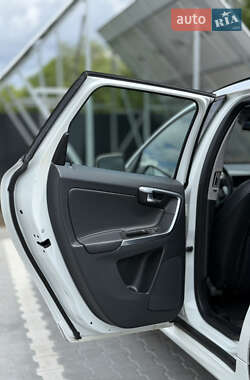 Внедорожник / Кроссовер Volvo XC60 2015 в 