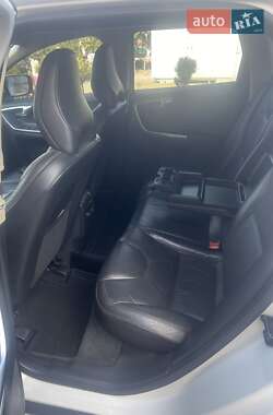 Позашляховик / Кросовер Volvo XC60 2013 в 