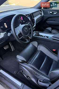 Внедорожник / Кроссовер Volvo XC60 2021 в 