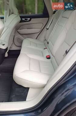 Позашляховик / Кросовер Volvo XC60 2020 в 
