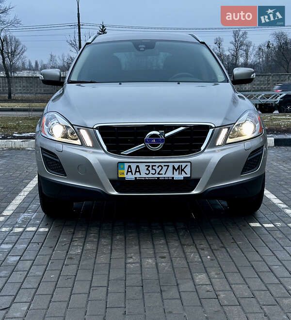 Внедорожник / Кроссовер Volvo XC60 2012 в 