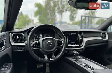 Внедорожник / Кроссовер Volvo XC60 2018 в 