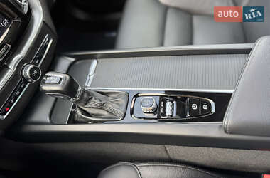 Внедорожник / Кроссовер Volvo XC60 2017 в 