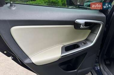 Внедорожник / Кроссовер Volvo XC60 2016 в 