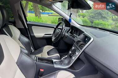 Внедорожник / Кроссовер Volvo XC60 2016 в 