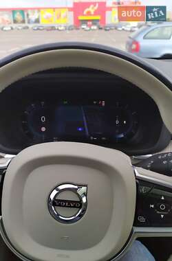 Внедорожник / Кроссовер Volvo XC60 2022 в 