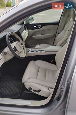 Внедорожник / Кроссовер Volvo XC60 2022 в 