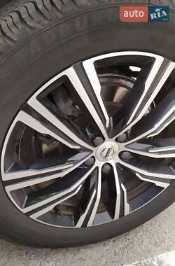 Внедорожник / Кроссовер Volvo XC60 2022 в 