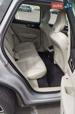 Внедорожник / Кроссовер Volvo XC60 2022 в 