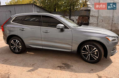 Внедорожник / Кроссовер Volvo XC60 2018 в 