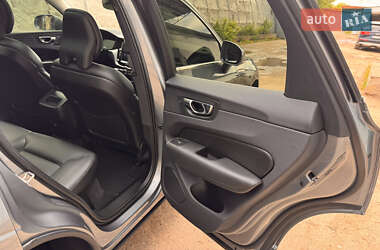 Внедорожник / Кроссовер Volvo XC60 2018 в 