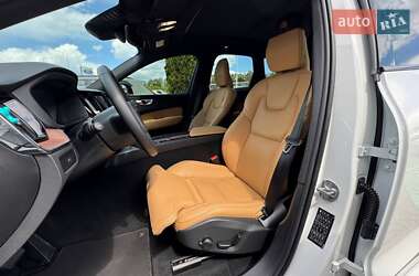 Внедорожник / Кроссовер Volvo XC60 2024 в 