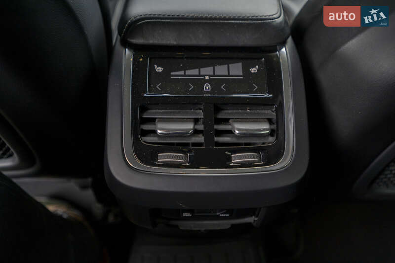 Внедорожник / Кроссовер Volvo XC60 2018 в Киеве фото 31 Внедорожник / Кроссовер Volvo XC60 2018 в Киеве