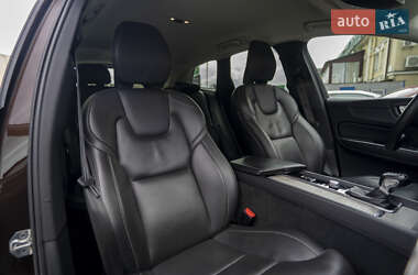 Позашляховик / Кросовер Volvo XC60 2018 в 