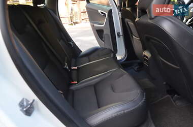 Внедорожник / Кроссовер Volvo XC60 2017 в 