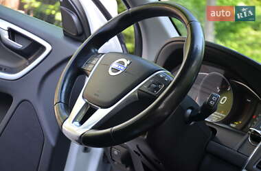 Внедорожник / Кроссовер Volvo XC60 2017 в 
