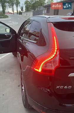Внедорожник / Кроссовер Volvo XC60 2015 в 
