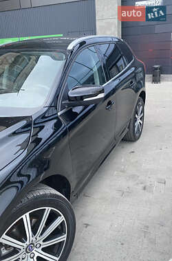 Внедорожник / Кроссовер Volvo XC60 2015 в 