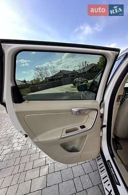 Внедорожник / Кроссовер Volvo XC60 2012 в 