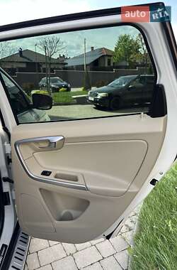 Внедорожник / Кроссовер Volvo XC60 2012 в 