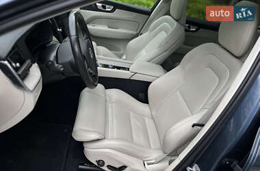 Внедорожник / Кроссовер Volvo XC60 2020 в 