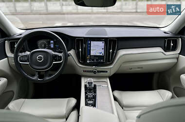 Внедорожник / Кроссовер Volvo XC60 2020 в 