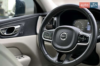 Внедорожник / Кроссовер Volvo XC60 2020 в 