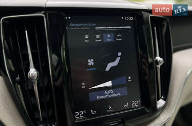 Внедорожник / Кроссовер Volvo XC60 2020 в 