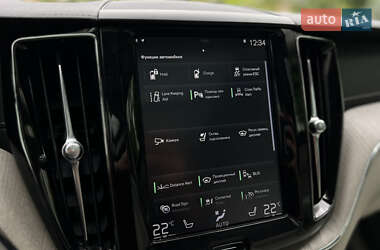 Внедорожник / Кроссовер Volvo XC60 2020 в 