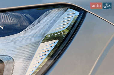 Внедорожник / Кроссовер Volvo XC60 2023 в 