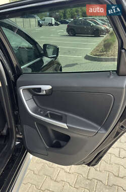 Внедорожник / Кроссовер Volvo XC60 2011 в 