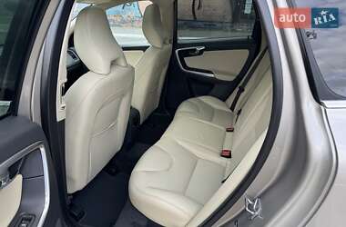Позашляховик / Кросовер Volvo XC60 2016 в 