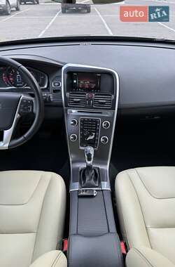 Позашляховик / Кросовер Volvo XC60 2016 в 
