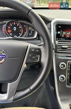 Позашляховик / Кросовер Volvo XC60 2016 в 