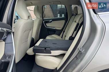 Позашляховик / Кросовер Volvo XC60 2016 в 