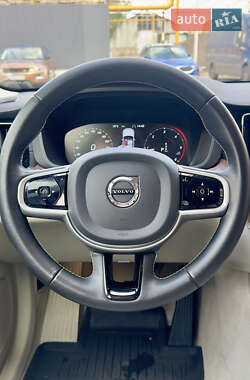 Позашляховик / Кросовер Volvo XC60 2020 в 