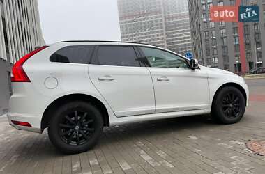 Внедорожник / Кроссовер Volvo XC60 2015 в 