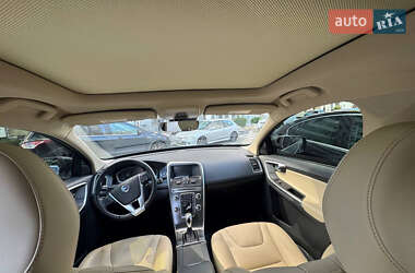Внедорожник / Кроссовер Volvo XC60 2015 в 