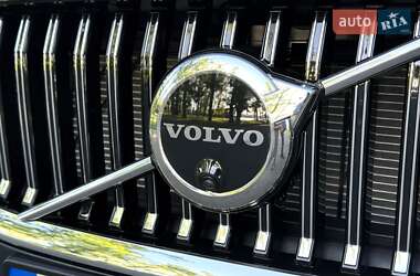 Внедорожник / Кроссовер Volvo XC60 2023 в 