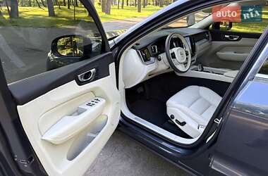 Внедорожник / Кроссовер Volvo XC60 2023 в 