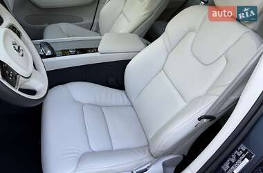 Внедорожник / Кроссовер Volvo XC60 2023 в 